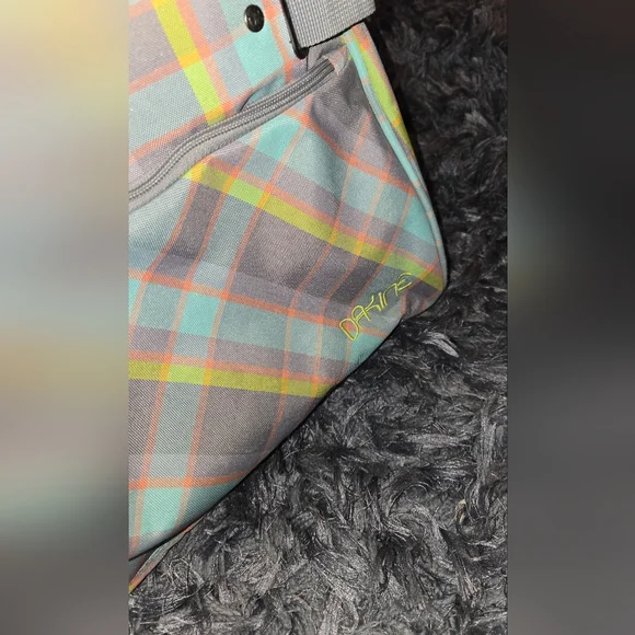 Dakine Multicolor Plaid Tote with Gray Straps - Picture 13 of 13